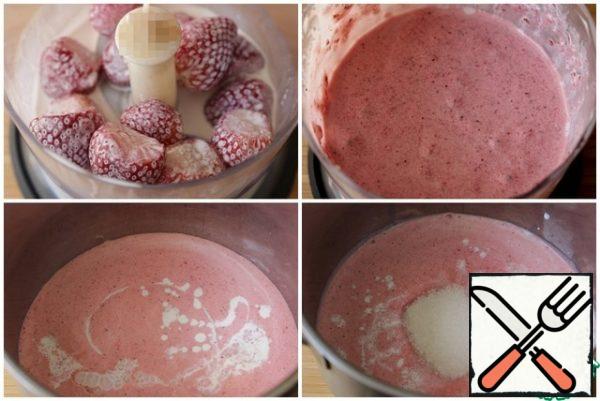 Put 200 g of strawberries in a blender, pour in a little cream and beat until smooth.
Pour the mixture into a saucepan, pour in the remaining cream, add the sugar and, stirring, bring to a boil.
Remove from heat immediately.