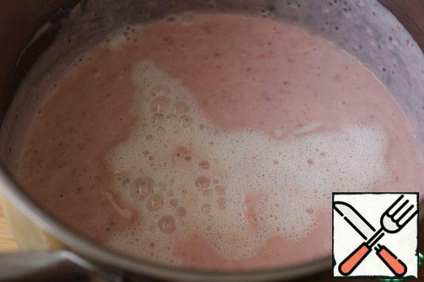 Allow the strawberry-cream mixture to cool slightly and add the milk and gelatin to it. Stir thoroughly.