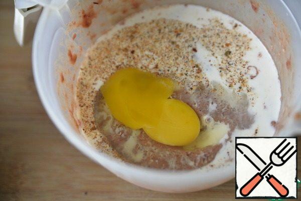 Add the egg, milk, salt, and pepper mixture. Grind with a blender or just mix with a whisk.