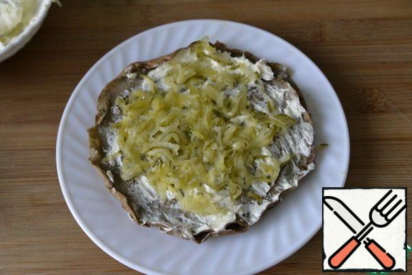 Put the pancake on top, smear with cream, put the grated (pressed) pickled cucumber on top.