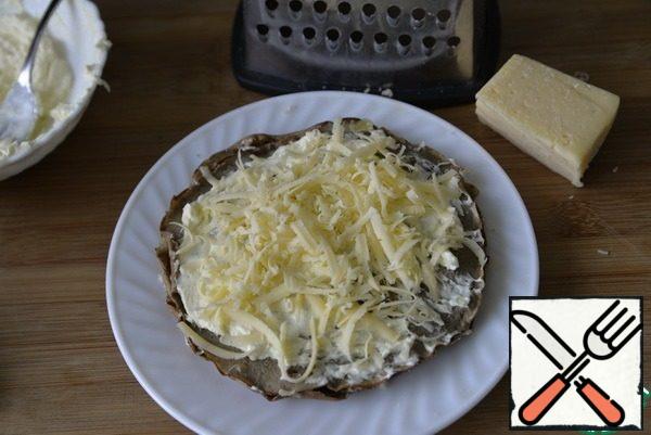 Next, the pancake, smear with cream and grated hard cheese on top.