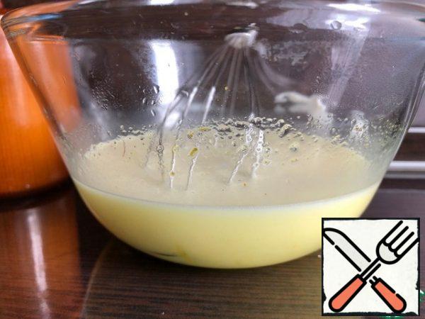 - Dilute gelatin in 30 ml. waters. Add whipped cream in parts to the cooled lime syrup and mix.
- Then add the diluted gelatin, mix.