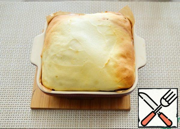 Place the form in a cold oven. Set the temperature to 120-130°C and bake the dessert until ready. The baking time is about 30 minutes, but be guided by your oven. Do not increase the temperature, so as not to form a very ruddy crust, it will spoil the impression. I define readiness as follows: I shake the form slightly. If the middle "shakes", it is not ready yet. If the middle is elastic, then it is ready.In the oven, the dessert rises strongly, but when it cools down to the previous level.