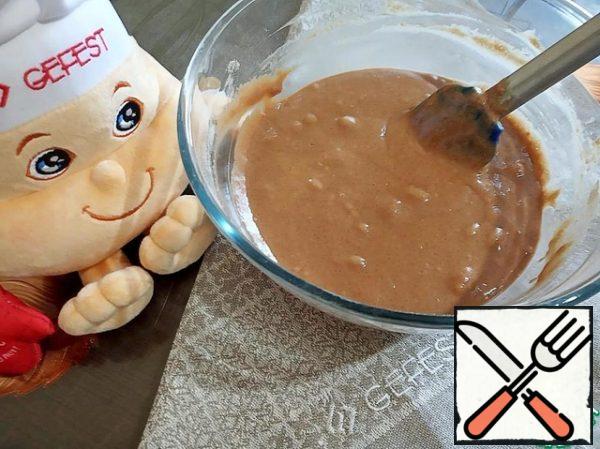 Add eggs, milk and vegetable oil and mix thoroughly. Then add boiling water and quickly mix until smooth.