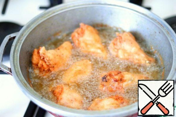 In a frying pan or saucepan, pour vegetable oil in such a way that when deep-fried, the chicken wings were almost completely covered.Fry the wings until they are crispy and brown. Place the wings on a paper towel to remove excess oil.