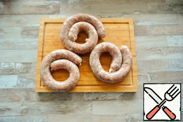 The sausage should be allowed to lie in the refrigerator, so that it shrinks and thickens. You can hang it if you have something to catch in the refrigerator. But I just put it on a Board and put it in the refrigerator for 2-3 hours.