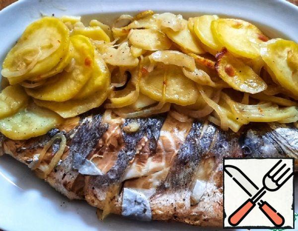 Fish with Hot Potatoes from the Oven Recipe