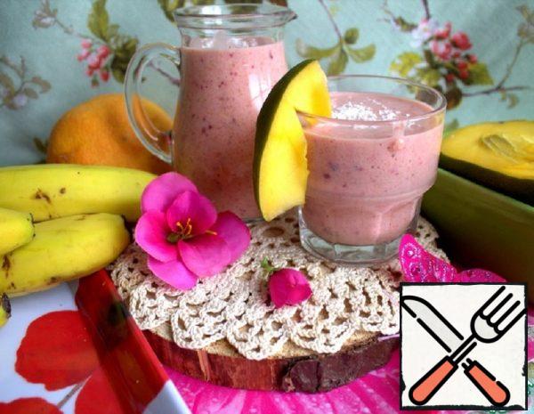Kefir Smoothie with Mango and Strawberry Recipe