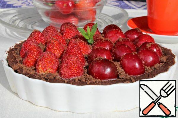 Arrange with strawberries and cherries.
Put in the refrigerator for a few hours - I have at night.