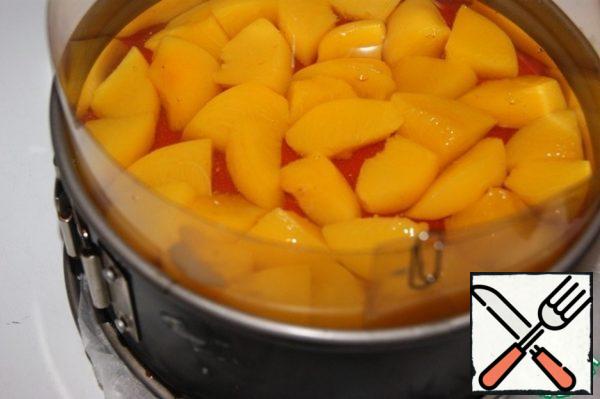 Pour the peach jelly over the peach slices and refrigerate until completely solidified for 4-5 hours.