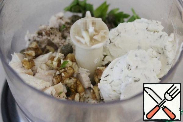 Then add the cream cheese and chop everything to the desired consistency – smooth or with small pieces.