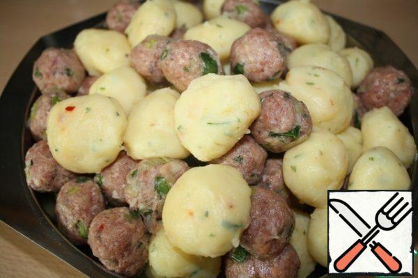 Overlay with a slide.
Or you can decompose it into two forms, then it will fry more evenly.
But in the original recipe imposed with a slide.