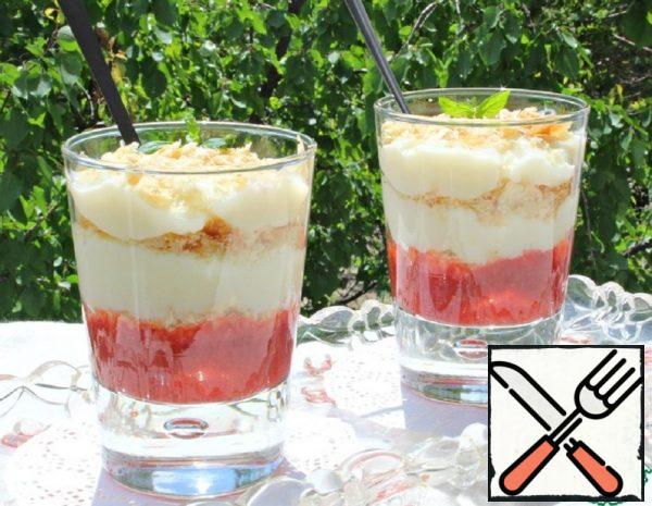 Napoleon in a Glass with Strawberry Sauce Recipe