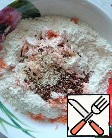 Add 100 gr. flour, salt, Saha, vegetable oil, flax seeds (1 tbsp) and sesame (1 tbsp). mix Well and leave for 5 minutes. During this time, the flour will absorb moisture and become viscous.