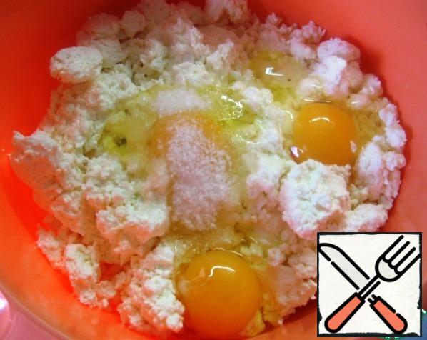 Cottage cheese filling:
in a bowl, combine the cottage cheese, eggs, and vanilla sugar.
