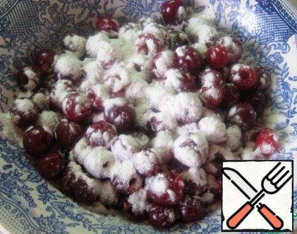 Cherry filling:
wash the cherries, dry them with a napkin and remove the seeds. Sprinkle with cornstarch and mix gently.