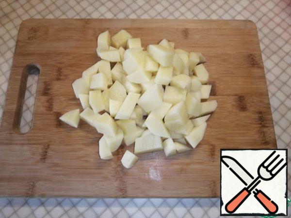 Cut the potatoes into small pieces. Put it in a pot. Cook for 10 minutes.