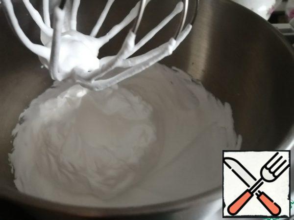 Combine the cream and powdered sugar, whisk.