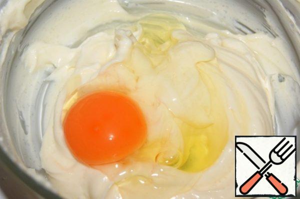 Add the egg and RUB again.