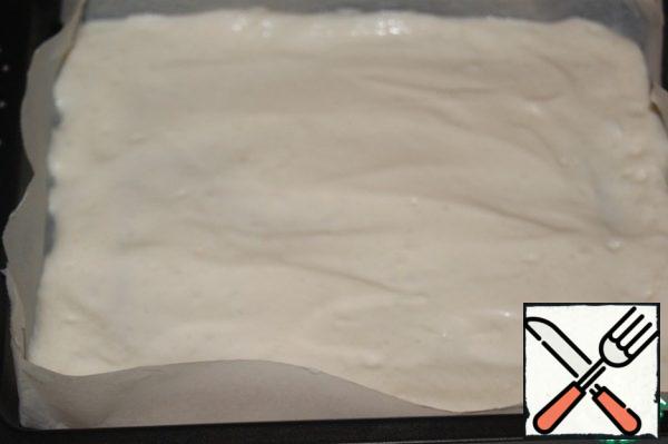 Put 3 tablespoons of meringue in the dough. Mix and add to the rest of the protein mix with a spatula from the bottom up and in a circle.
Lay the dough on a baking sheet 22x18 cm covered with baking paper
Bake in a preheated 150"C oven for 7-8 minutes.