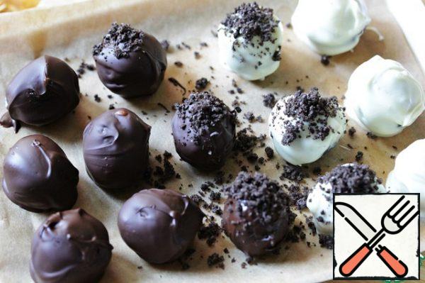Place the balls on a platter covered with parchment paper and place in the refrigerator until the chocolate hardens (~20-30 minutes).