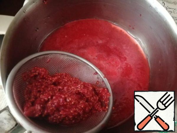 Wash the raspberries, let them drain, RUB through a sieve and divide into 2 parts. Pour each part into a saucepan.