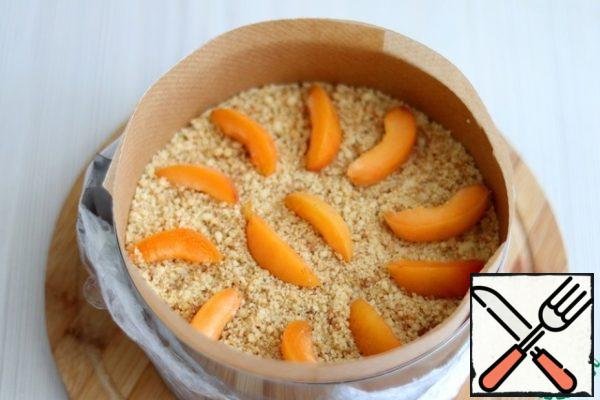 Then again lay out the apricot slices and add the yogurt base again.