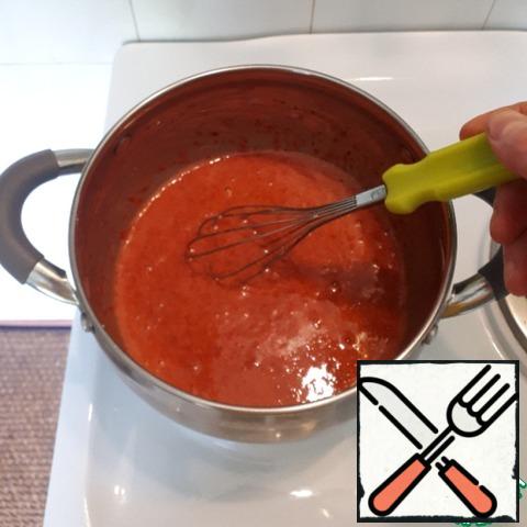 Add corn starch, stir constantly with a whisk, heat over a low heat to a boil, boil for 1 minute and remove from the stove.