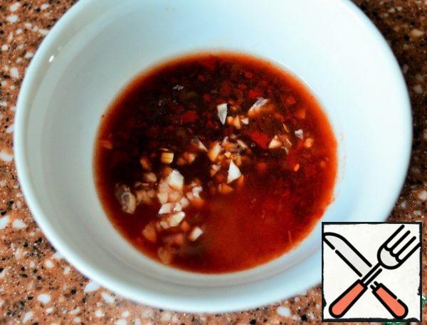 While the vegetables and meat are frying, prepare the dressing. Mix 1 tbsp sesame oil, pepper paste (chili pepper + garlic), ground garlic, 1 tsp sugar, 1 tsp soy sauce, 1/2 tsp rice vinegar.