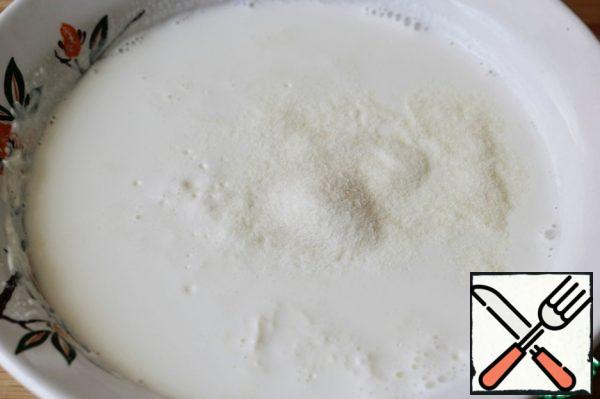Allow them to cool slightly (~60°C), add the gelatin and stir thoroughly until it dissolves.
If you will use soaked and pressed leaf gelatin, enter it into the hot cream-milk mixture.