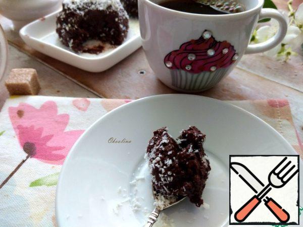 We eat with a spoon. I'll go with freshly ground coffee, brewed with cinnamon.