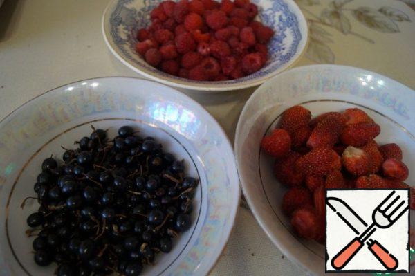Prepare the berries. Wash and separate from the stalks. I have strawberries, raspberries and blackcurrants.