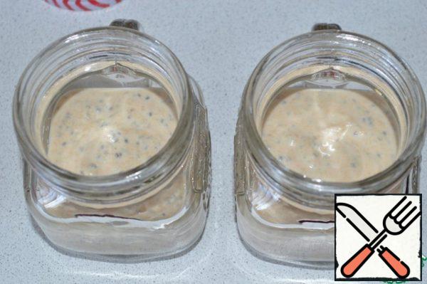 Pour the mixture into jars and put it in the refrigerator for a few hours (max 12).