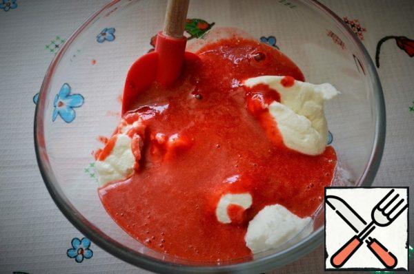 Add the strawberry puree to the yogurt, mix or beat.