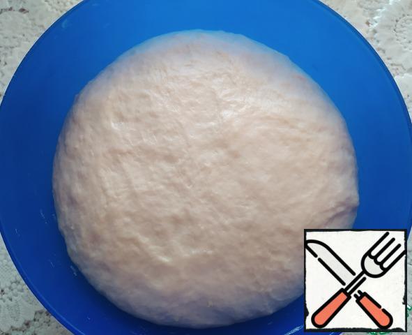Then knead the dough and leave it again in a warm place for 20 minutes.