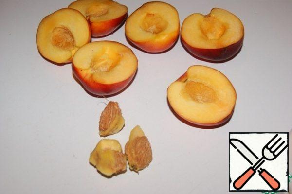 Cream:
Release the nectarines from the seeds.