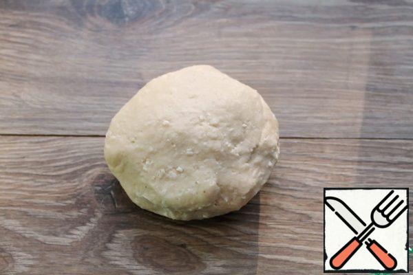 First make the dough. To do this, combine the cottage cheese and soft butter until smooth. Then add the egg and sugar, mix everything again until smooth. Mix the flour, vanilla and baking powder. Sift into a bowl with the curd mass and knead the soft dough.