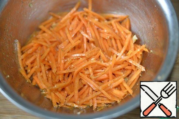 You also need carrots in Korean, already ready. It can be prepared according to one of the recipes on the site.