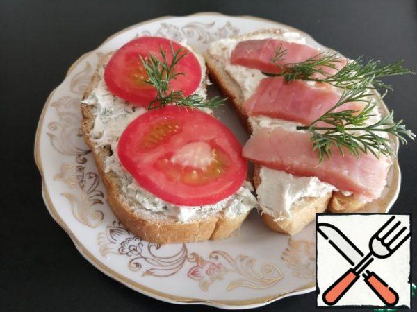 We prepare 2 types of sandwiches.
1: loaf, toast or bread smear with cheese and herbs, spread the tomato on top and lightly salt it
2: loaf, toast or bread smear with salted cottage cheese and spread the pieces of fish