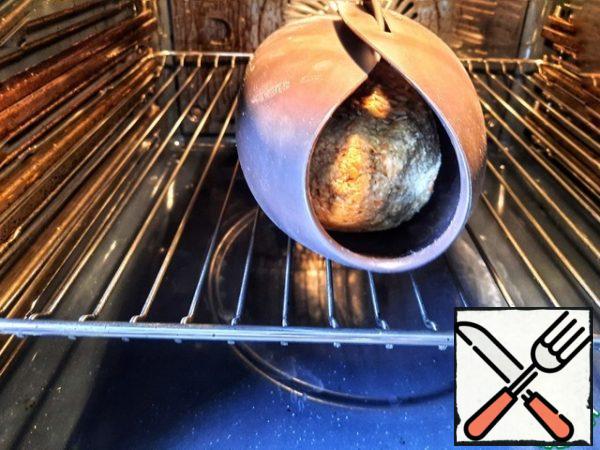 Bake in preheated to 180 degrees for 50-60 minutes. Check the readiness of the bread with a wooden splinter.