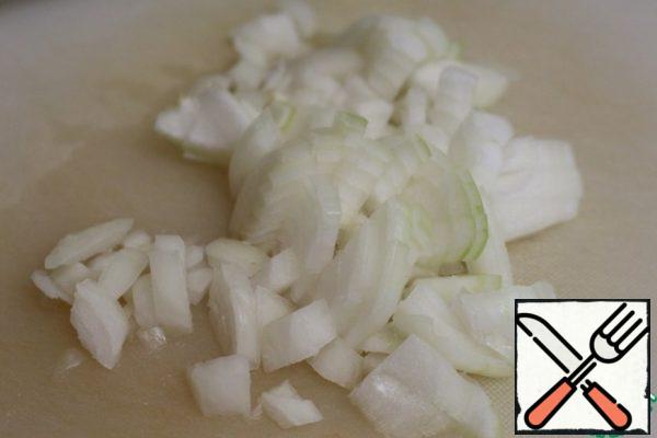Peel and finely chop the onion.
