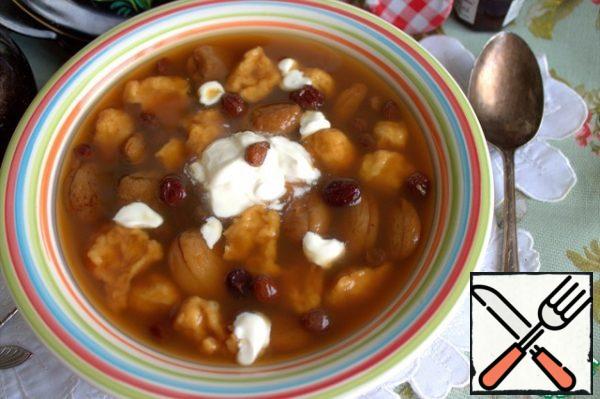 You can whiten with cream or decorate with sour cream.