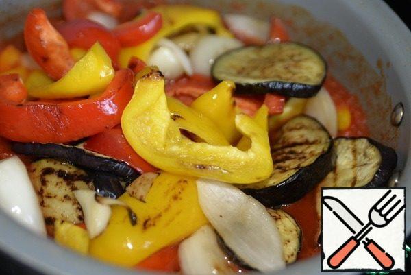 Put the grilled vegetables in the marinade and mix.