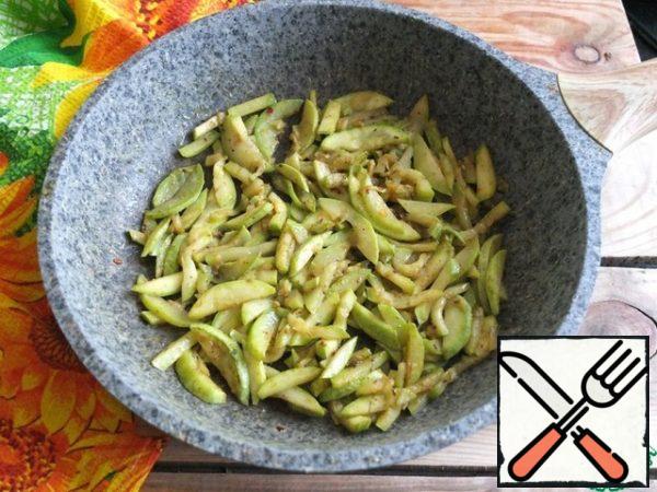Cut the zucchini into strips and fry in a small amount of vegetable oil until Golden.
Salt, add spices.
I salted with Svan salt and did not use any additional salt or spices.