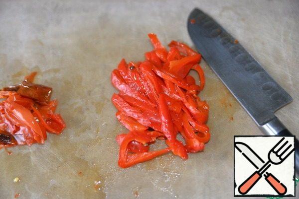 After that, the skin is easily removed from the pepper. Cut the pepper into strips.