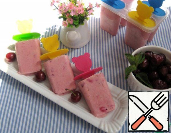 Curd Ice Cream with Cherries Recipe