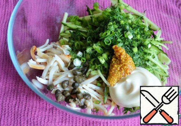 Cut the greens and put them in a salad bowl. Season with mayonnaise and mustard.