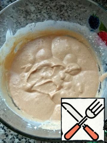 Add the apricot pulp to the cottage cheese with sour cream and chop with an immersion blender until smooth.