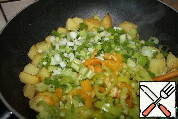 Add pepper, garlic and green onions to the potatoes.
Fry together for about 6 minutes.
Sprinkle with salt and pepper to taste.
