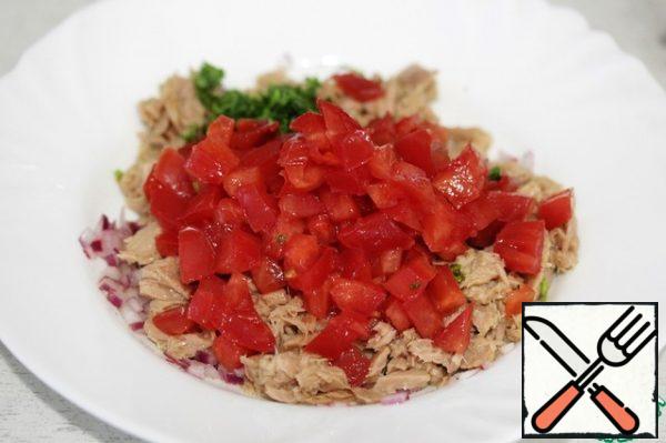 Add the tomato, peeled from the seeds and cut into small pieces.
